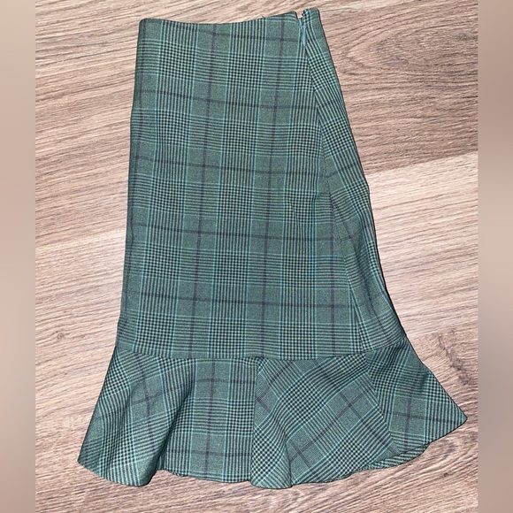 Aritzia Sunday Best Plaid Skirt - Picture 2 of 4